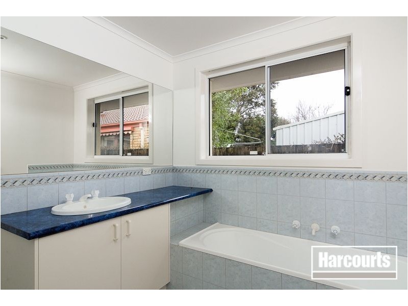 8 Cobblestone Avenue, Narre Warren South VIC 3805