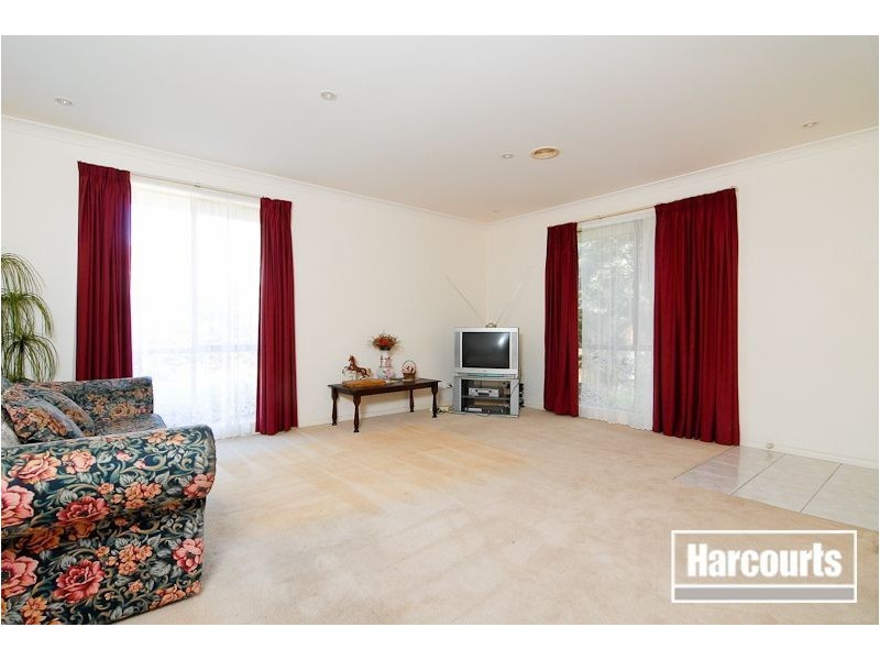 8 Nicholas Court, Carrum Downs VIC 3201