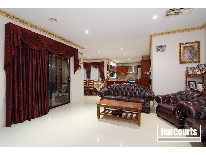 17 Diamond Parade, Skye VIC 3977