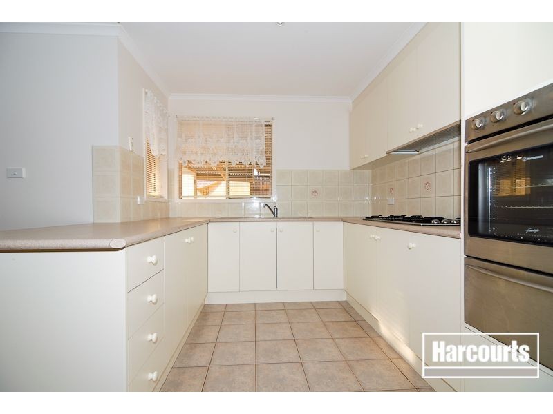 11 Rocklea Cres, Skye VIC 3977