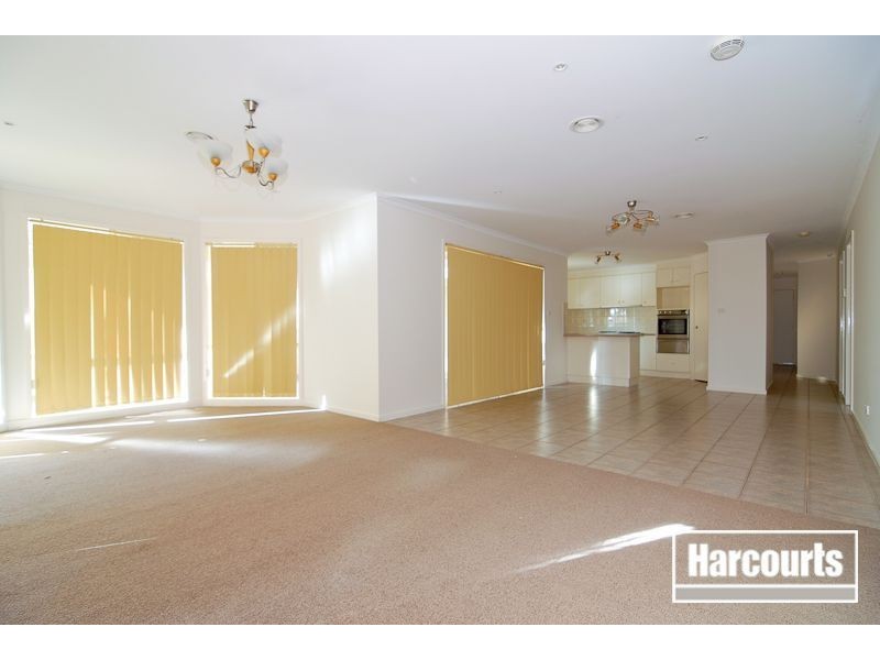 11 Rocklea Cres, Skye VIC 3977