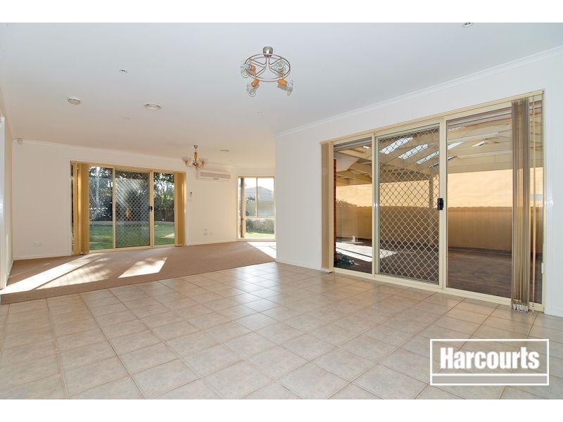 11 Rocklea Cres, Skye VIC 3977