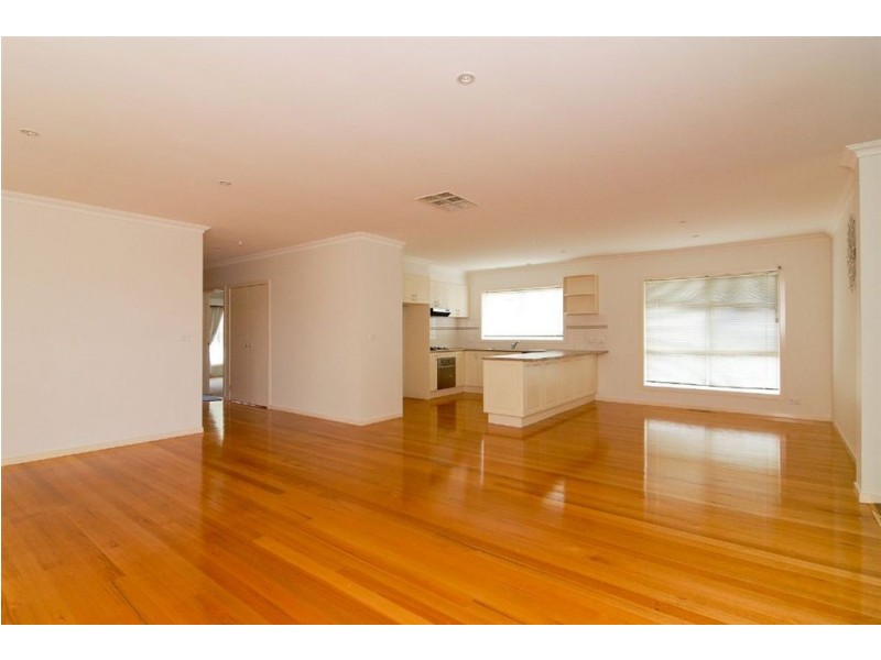 15 Clancy Crescent, Carrum Downs VIC 3201