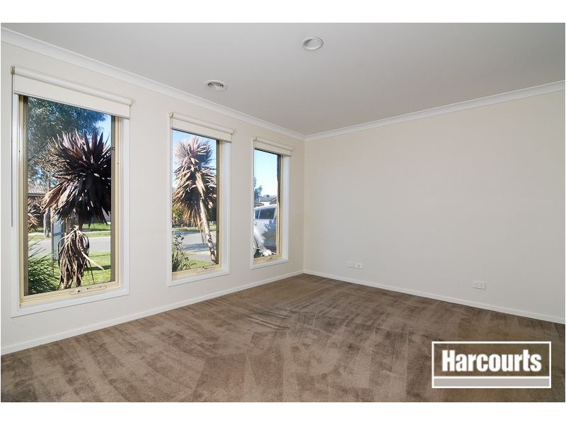 7 Maddock Drive, Cranbourne East VIC 3977