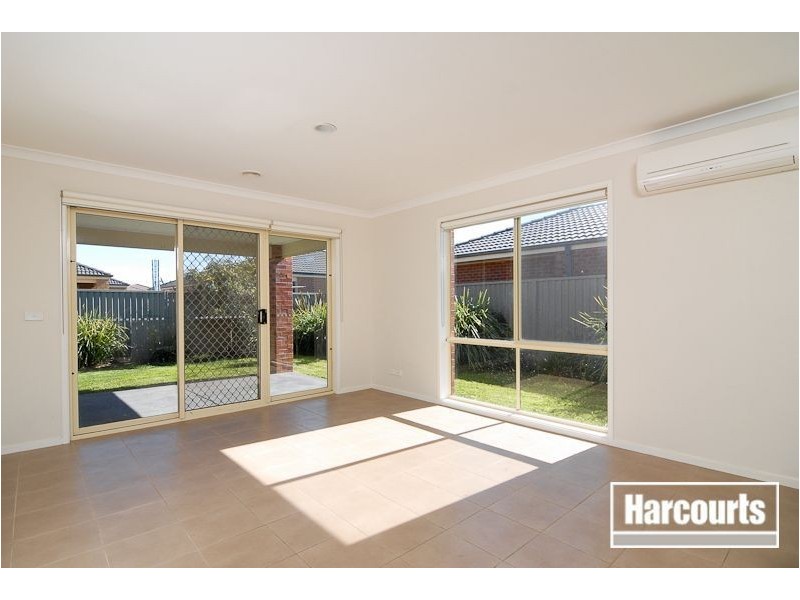 7 Maddock Drive, Cranbourne East VIC 3977