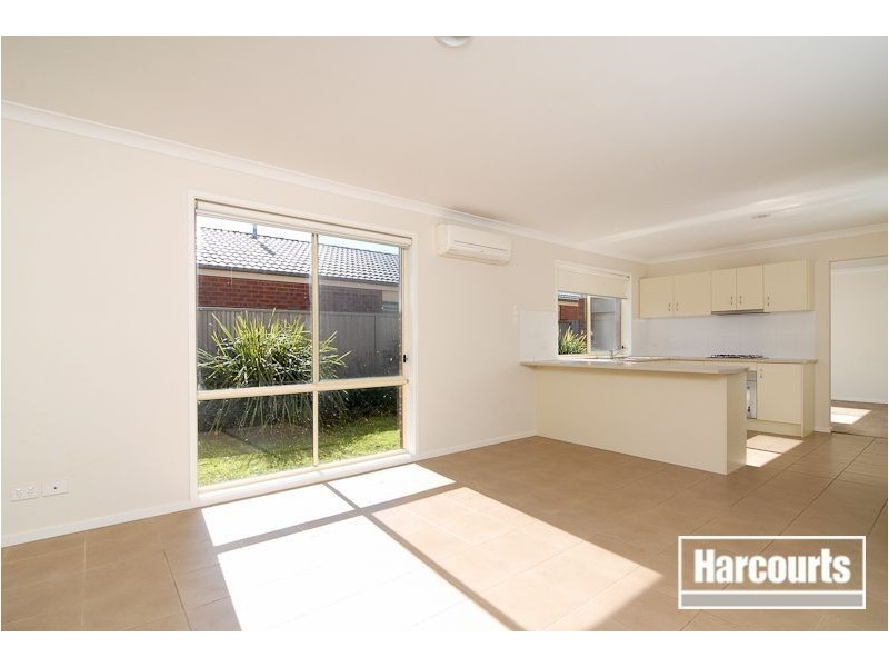 7 Maddock Drive, Cranbourne East VIC 3977