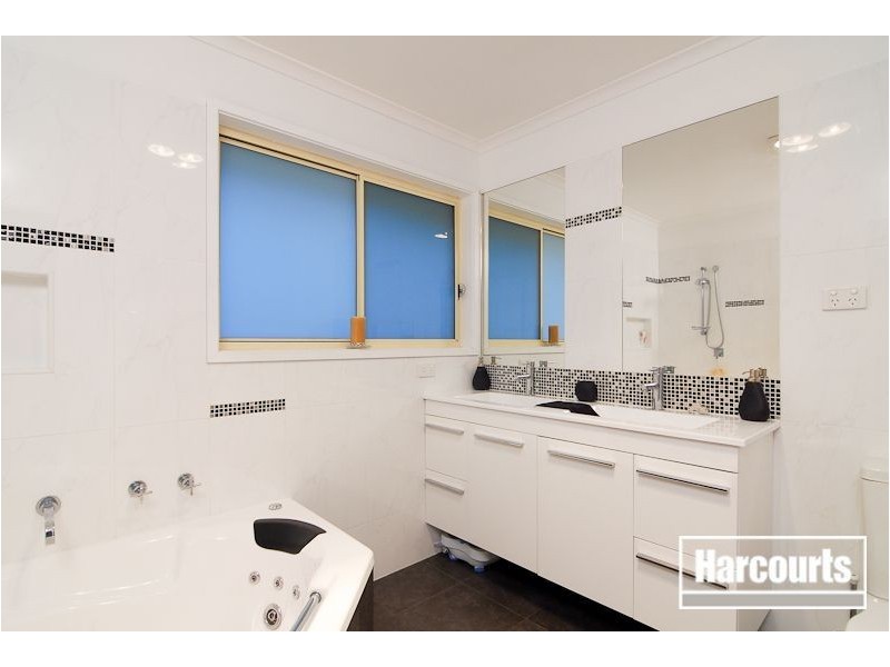 4 Raquel Court, Carrum Downs VIC 3201