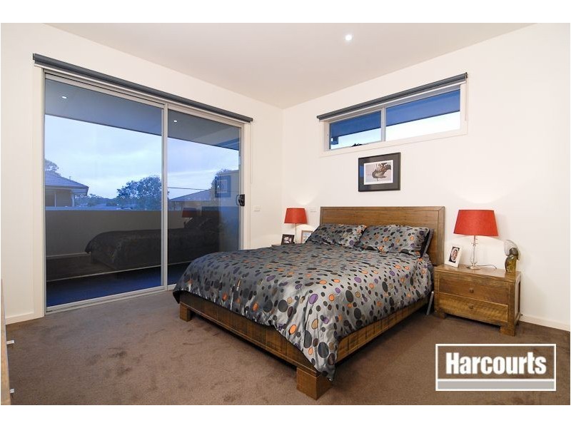 33/2 Barton Drive, Sandhurst VIC 3977