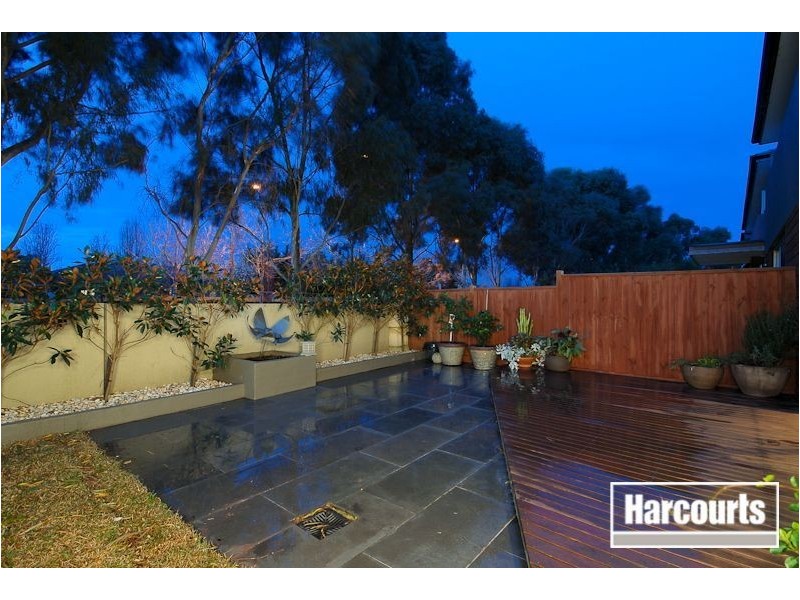 33/2 Barton Drive, Sandhurst VIC 3977