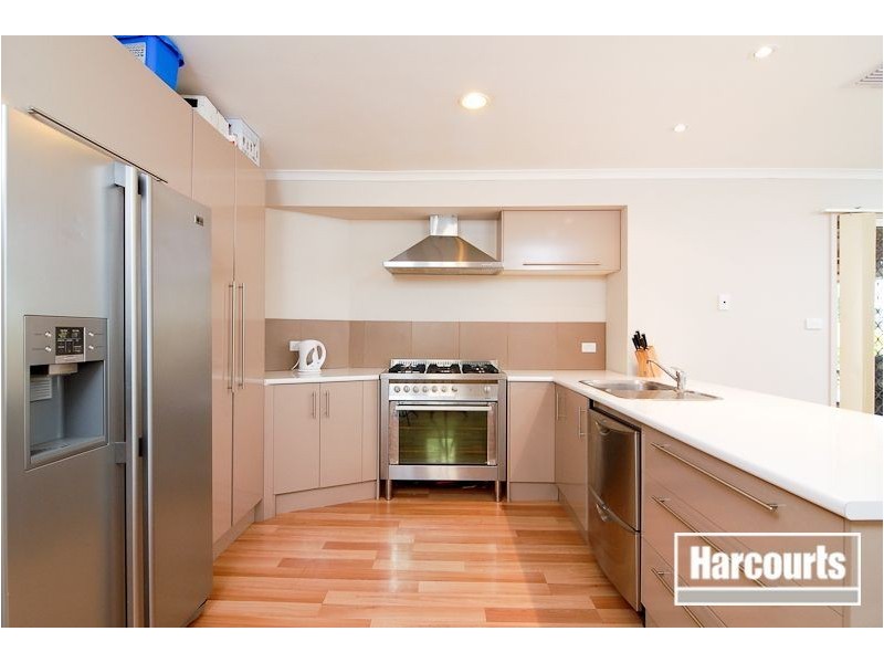 10 Rocklea Crescent, Skye VIC 3977