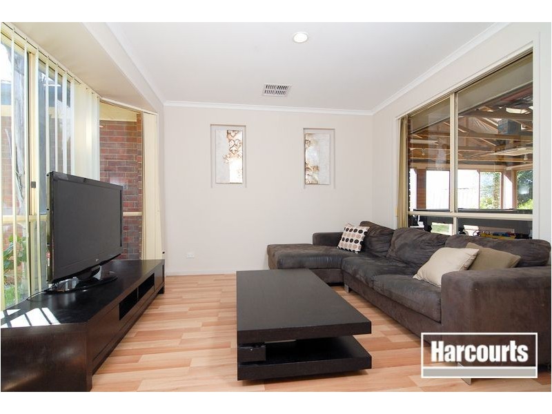 10 Rocklea Crescent, Skye VIC 3977