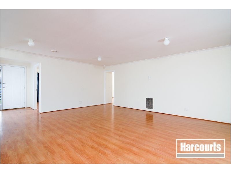 13 Minka Place, Skye VIC 3977