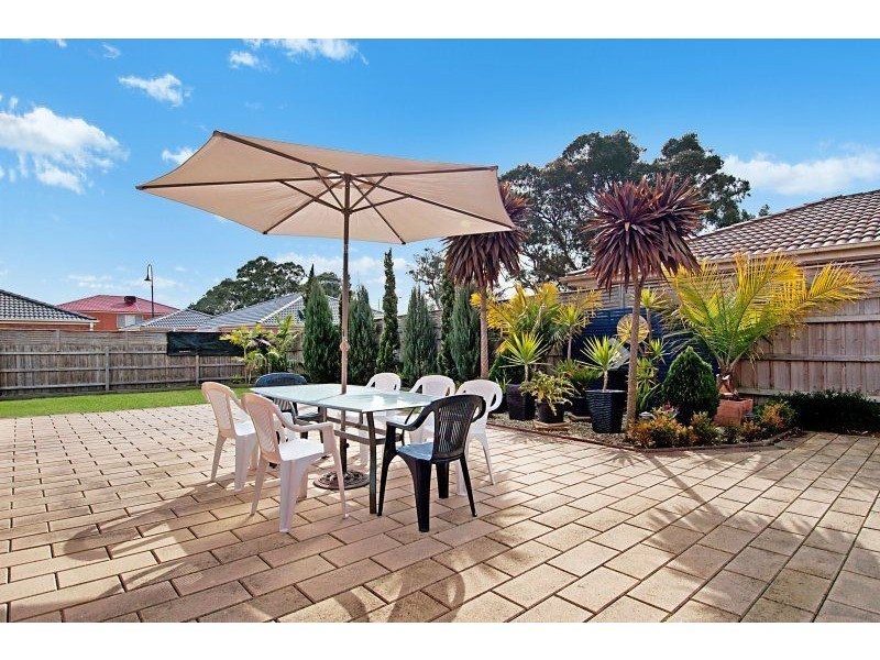 17 Natisone Place, Skye VIC 3977