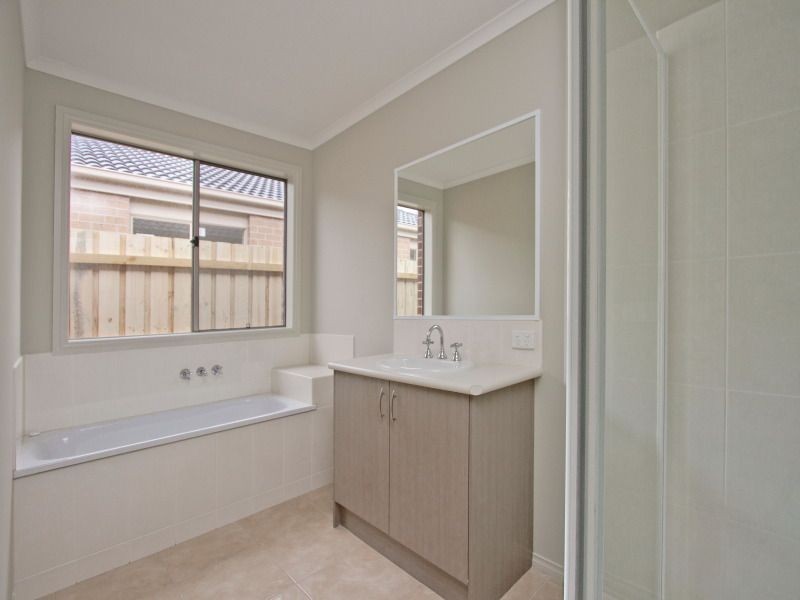 25 Myhaven Circuit, Carrum Downs VIC 3201