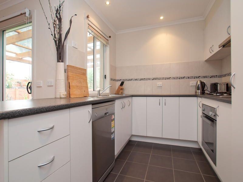 21 Sandalwood Grove, Carrum Downs VIC 3201