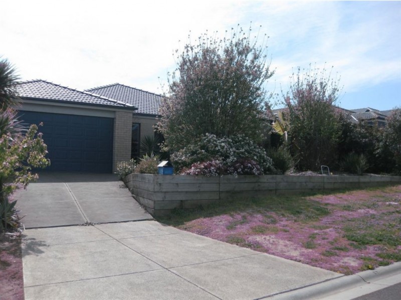32 Golden Way, Skye VIC 3977
