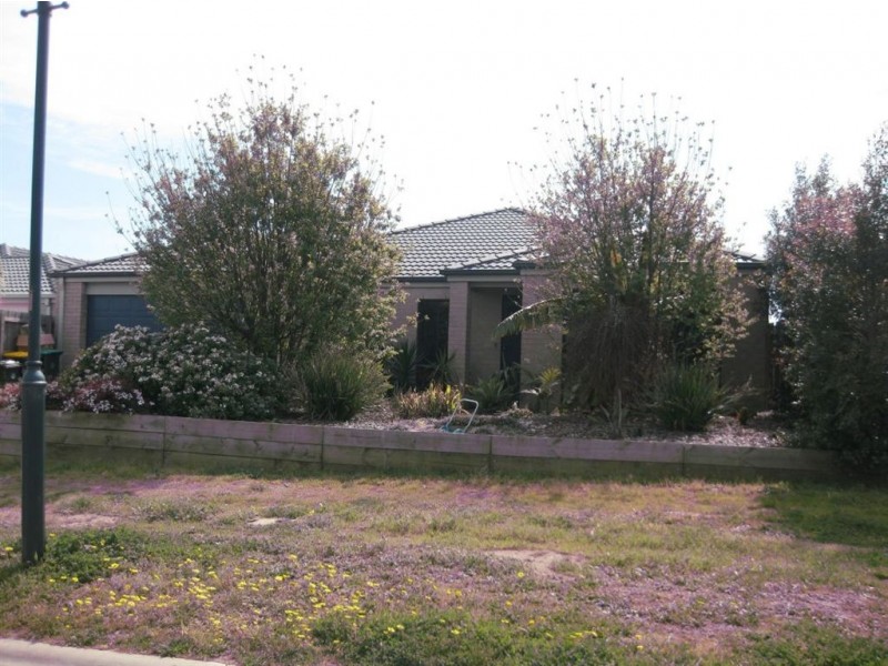 32 Golden Way, Skye VIC 3977