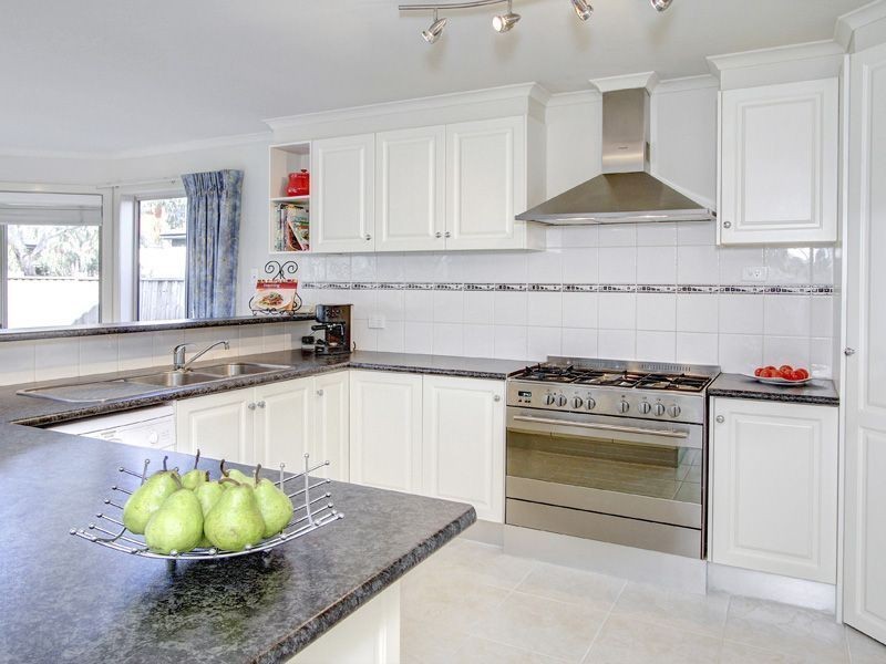 13 Tulloch Drive, Sandhurst VIC 3977