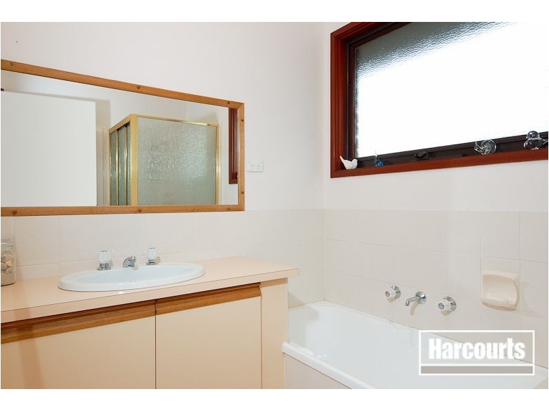 24 Athenium Court, Carrum Downs VIC 3201