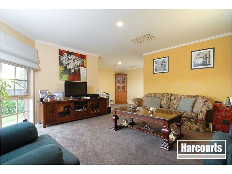 11 Belmont Avenue, Carrum Downs VIC 3201