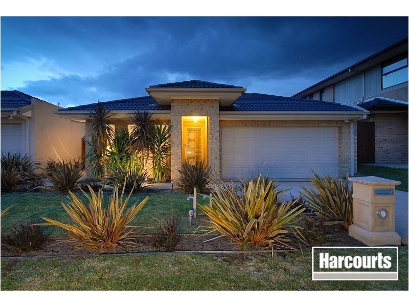 8 Flinders Chase, Sandhurst VIC 3977