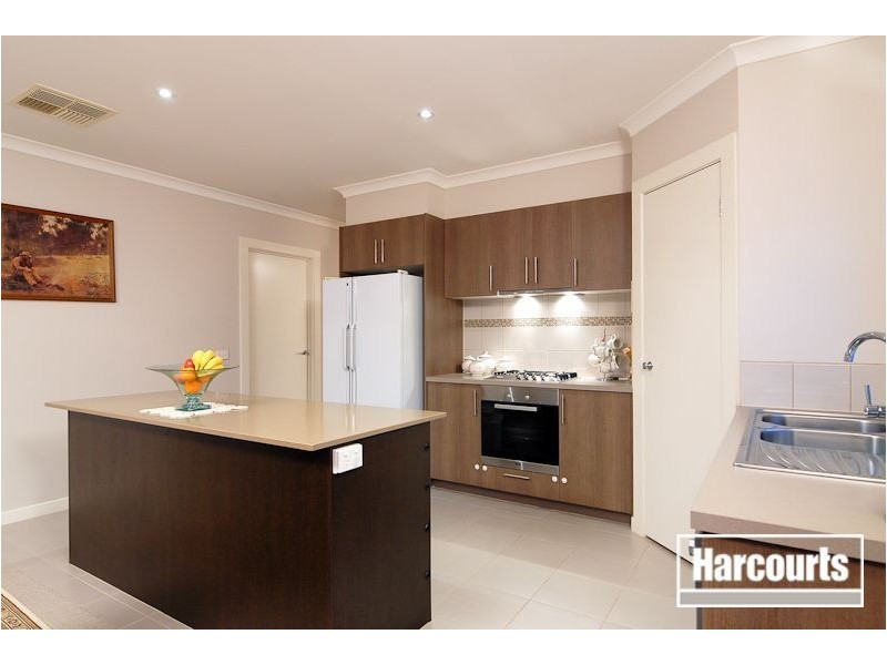 8 Flinders Chase, Sandhurst VIC 3977