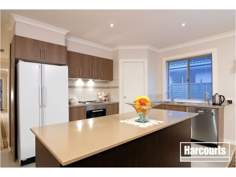 8 Flinders Chase, Sandhurst VIC 3977