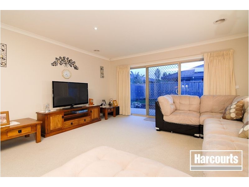 8 Flinders Chase, Sandhurst VIC 3977