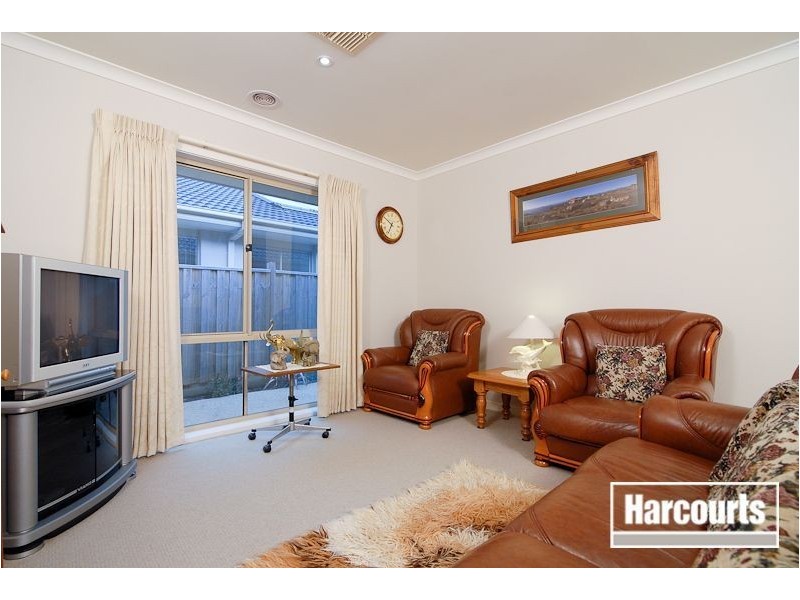 8 Flinders Chase, Sandhurst VIC 3977