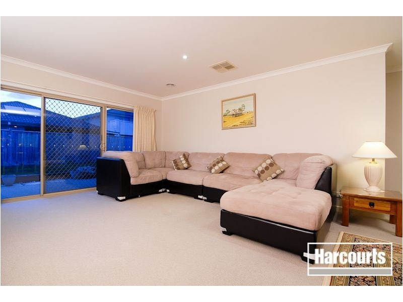 8 Flinders Chase, Sandhurst VIC 3977
