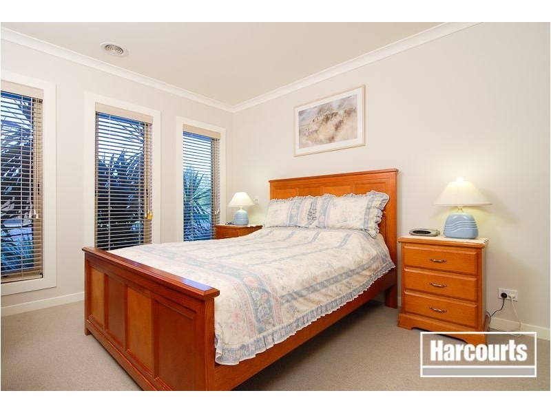 8 Flinders Chase, Sandhurst VIC 3977