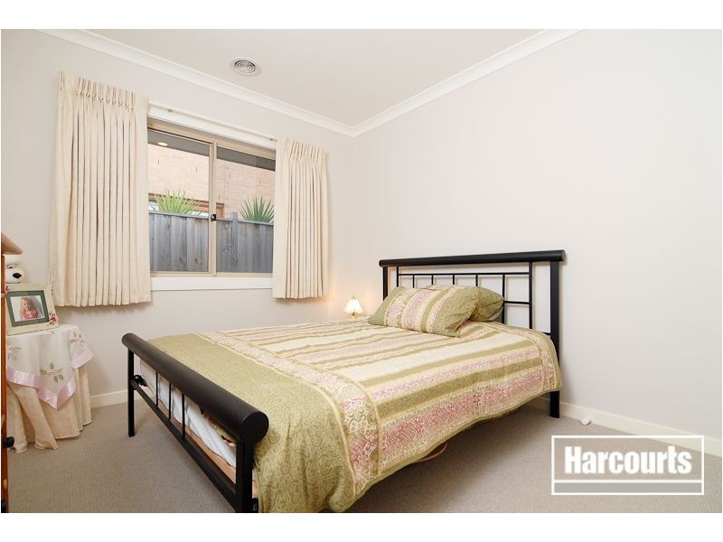 8 Flinders Chase, Sandhurst VIC 3977