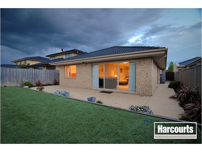 8 Flinders Chase, Sandhurst VIC 3977