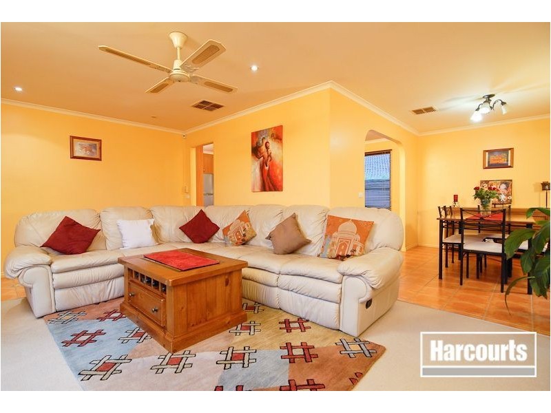 11 Paras Drive, Carrum Downs VIC 3201