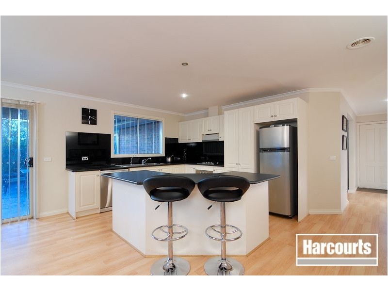 8 Lady Emily Way, Skye VIC 3977