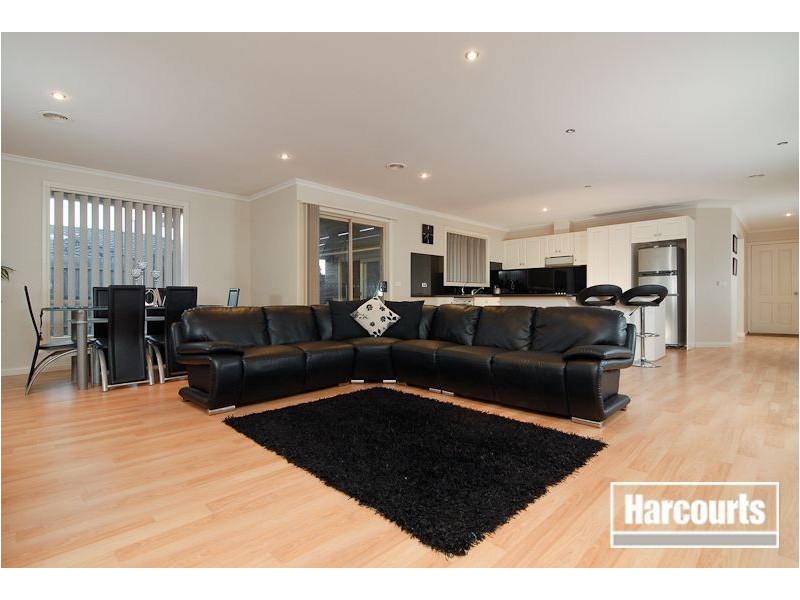 8 Lady Emily Way, Skye VIC 3977