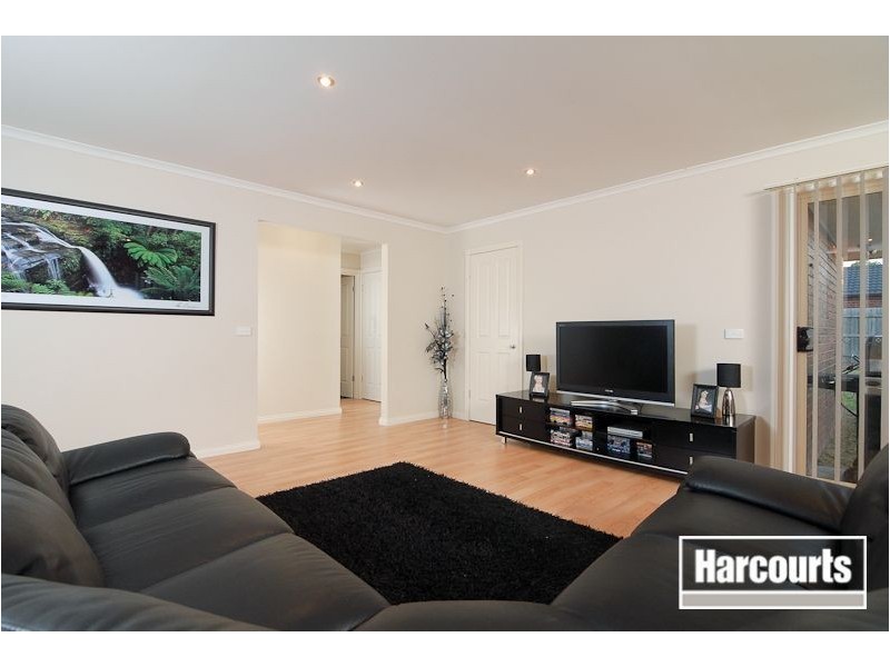 8 Lady Emily Way, Skye VIC 3977