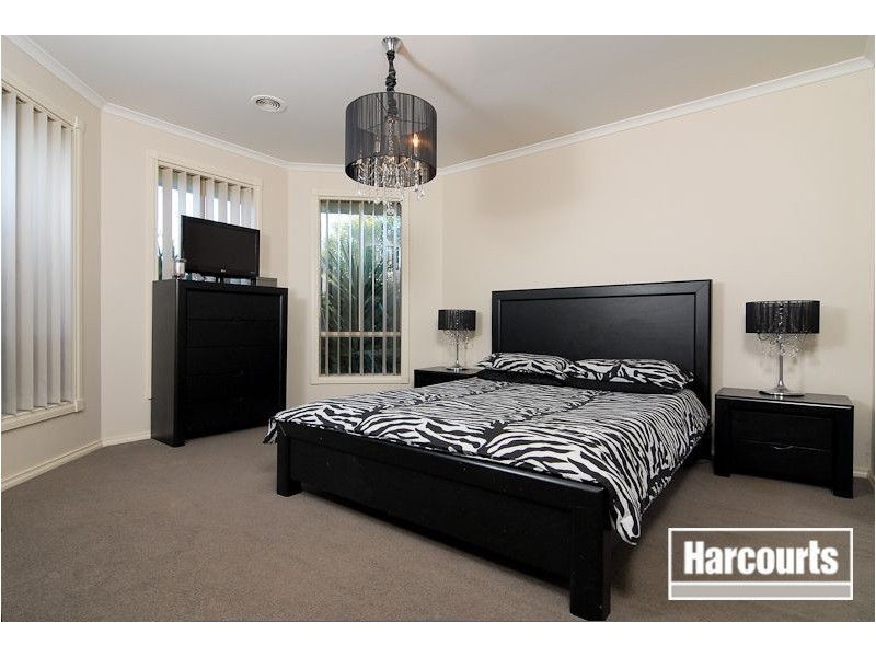 8 Lady Emily Way, Skye VIC 3977