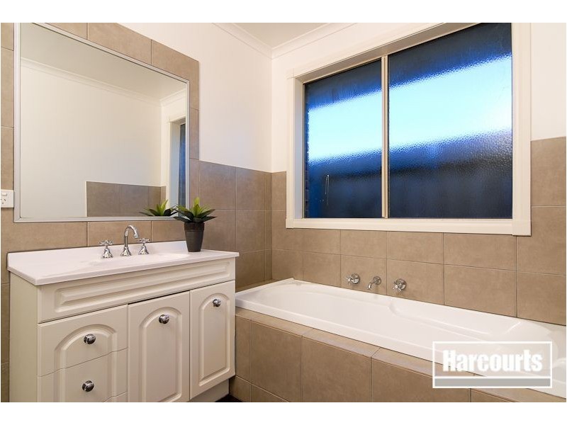 8 Lady Emily Way, Skye VIC 3977