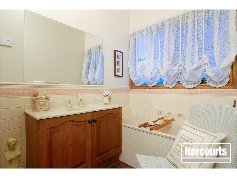 10 Daina Court, Skye VIC 3977