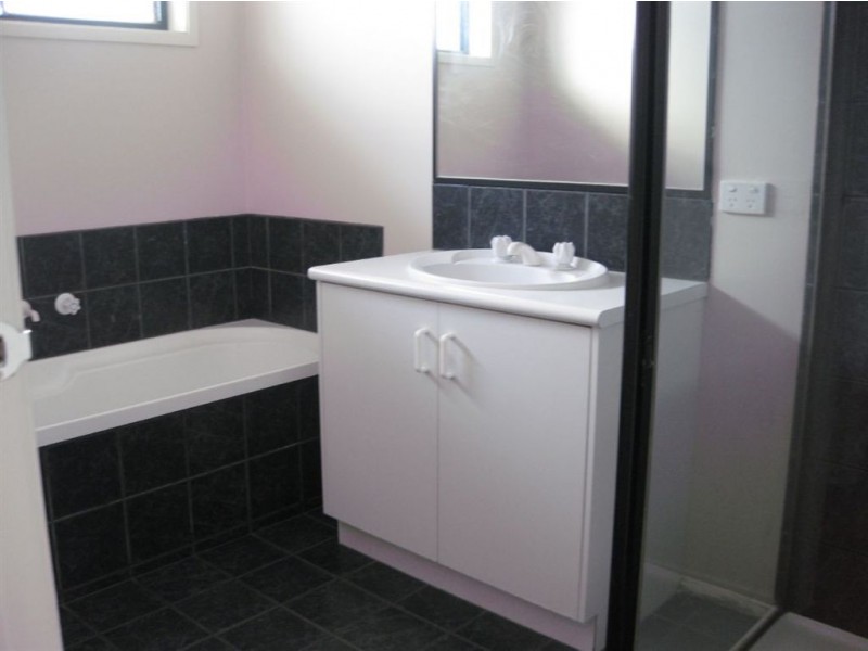 4 Overall Drive, Skye VIC 3977