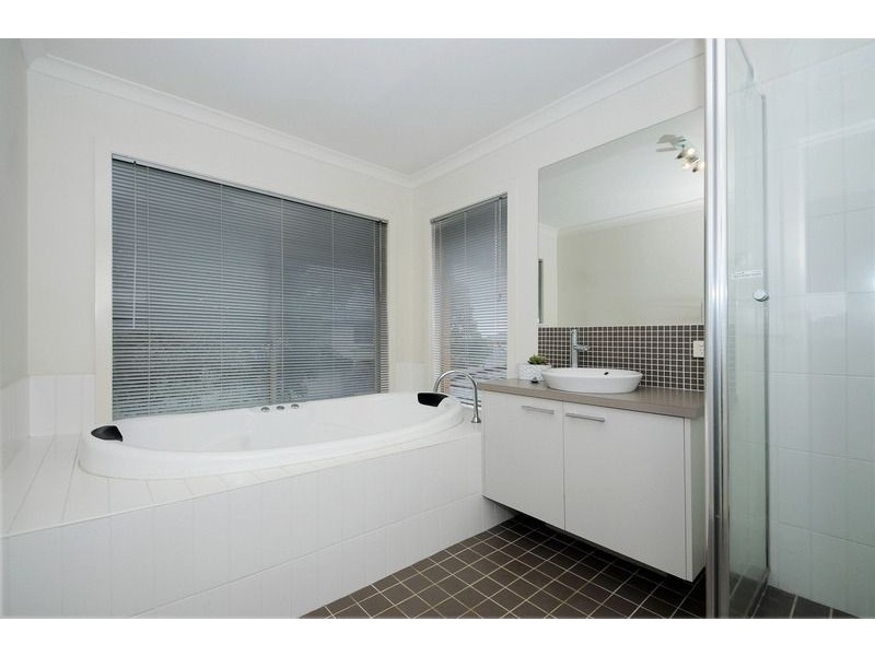 13 Sweet Gum Place, Sandhurst VIC 3977