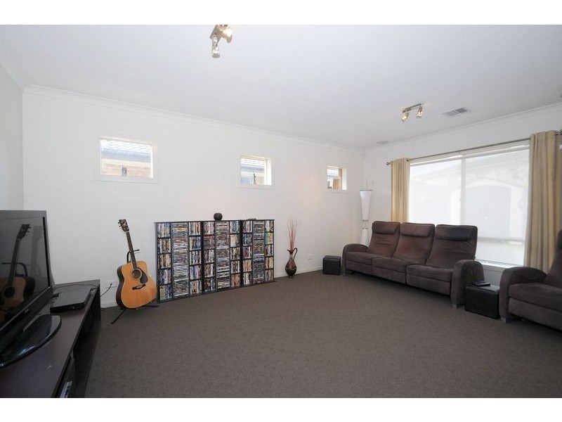 13 Sweet Gum Place, Sandhurst VIC 3977