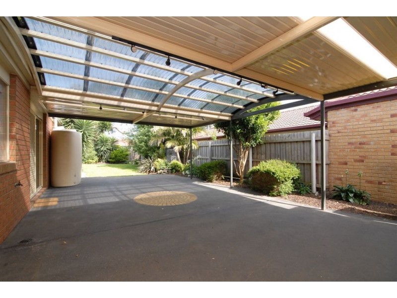 9 Delatite Way, Skye VIC 3977