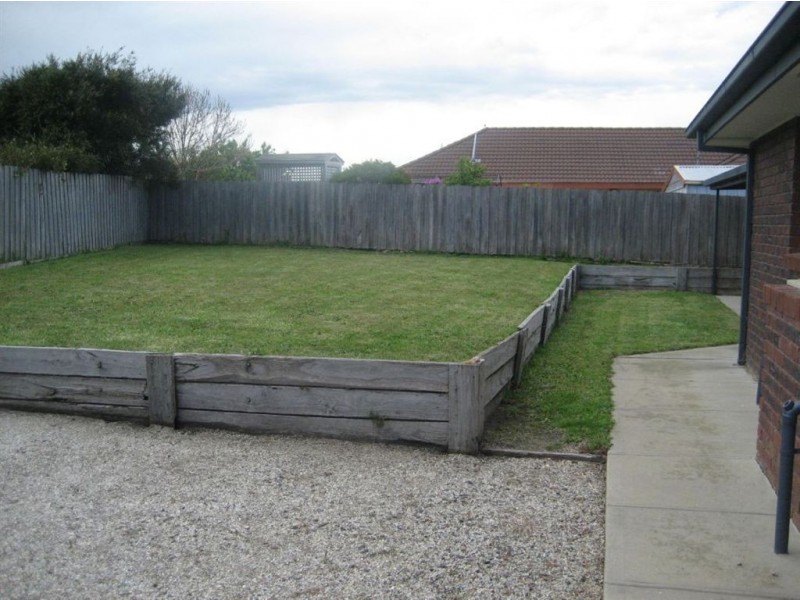 17 Quarrion Drive, Carrum Downs VIC 3201