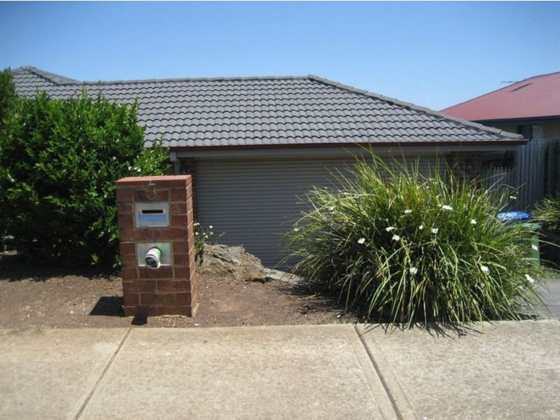 5 Cunneen Crescent, Berwick VIC 3806