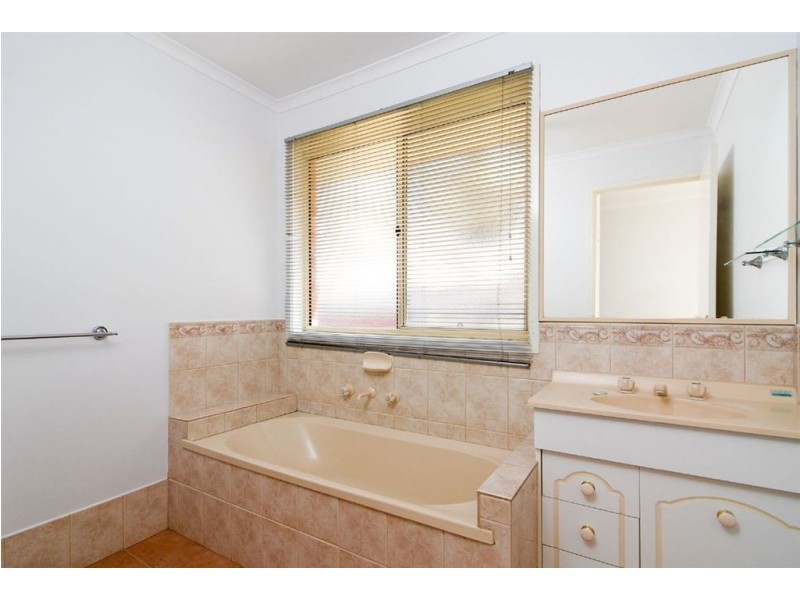 13 Orama Ave, Carrum Downs VIC 3201