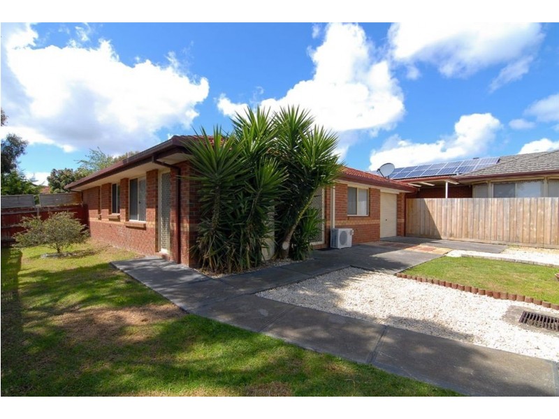 13 Orama Ave, Carrum Downs VIC 3201