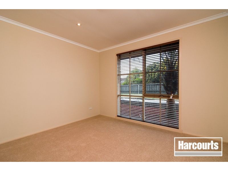 8 Stable Grove, Skye VIC 3977