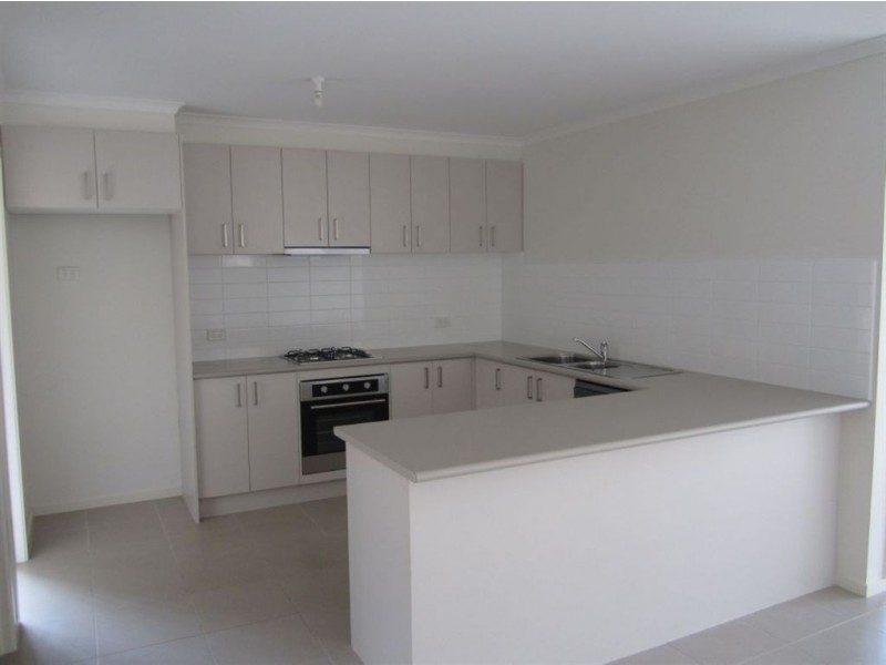 85 Diamond Parade, Skye VIC 3977